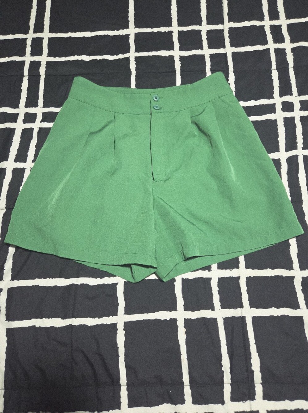SHEIN Green High-Waist Pleated Bermuda Shorts